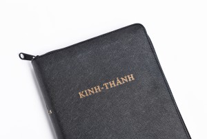 Kinh-thánh tiếng Việt mạ vàng bản truyền-thống 1925