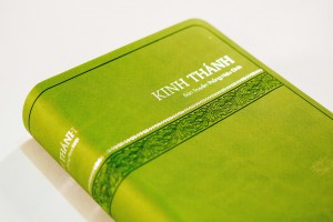 Kinh Thánh tiếng Việt mạ bạc bản Hiệu đính 2010