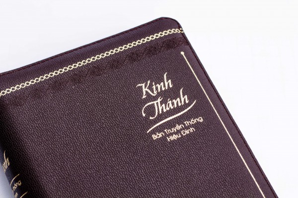 Kinh Thánh tiếng Việt mạ vàng bản Hiệu đính 2010